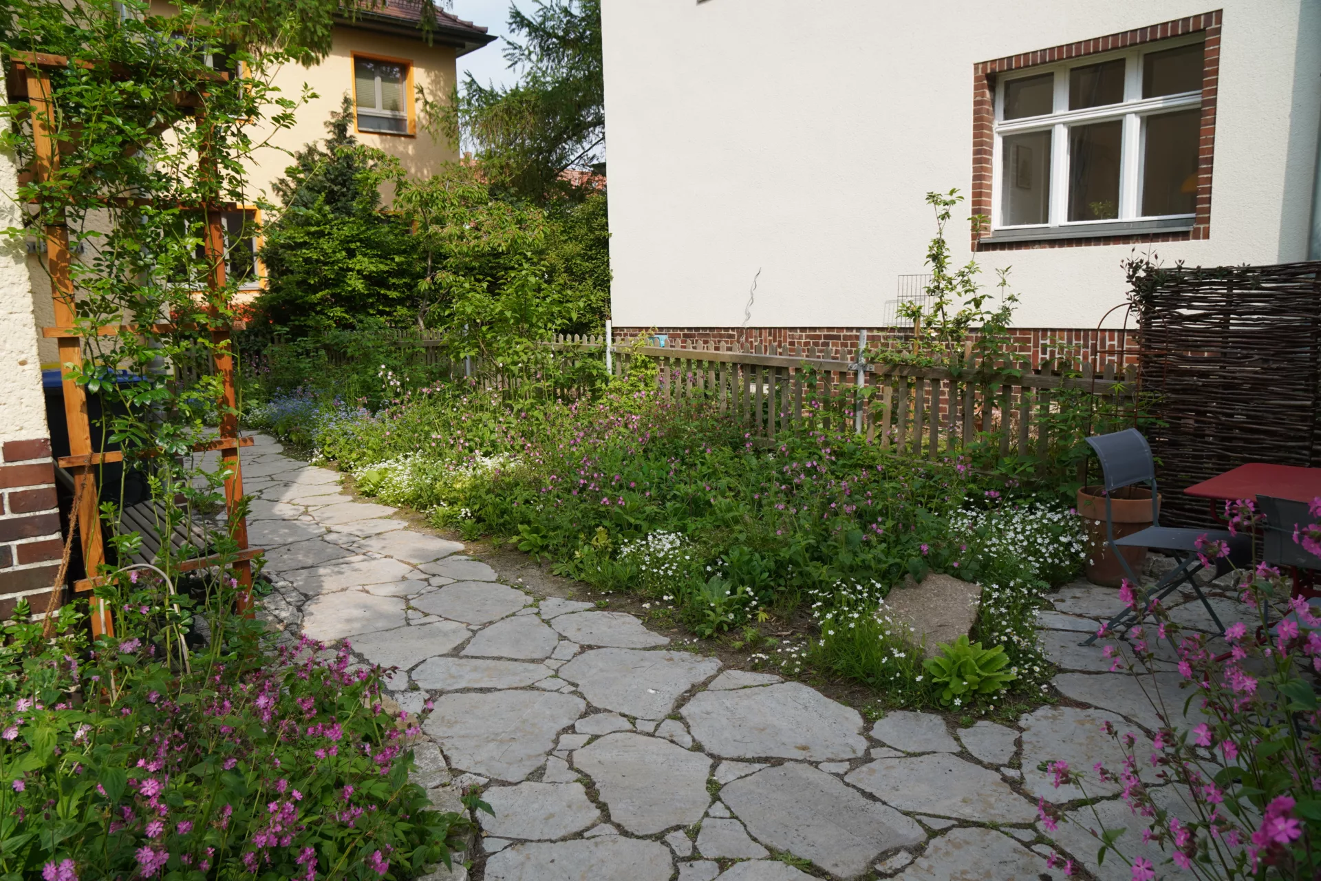 Muschelkalk-Polygonalplatten-Weg