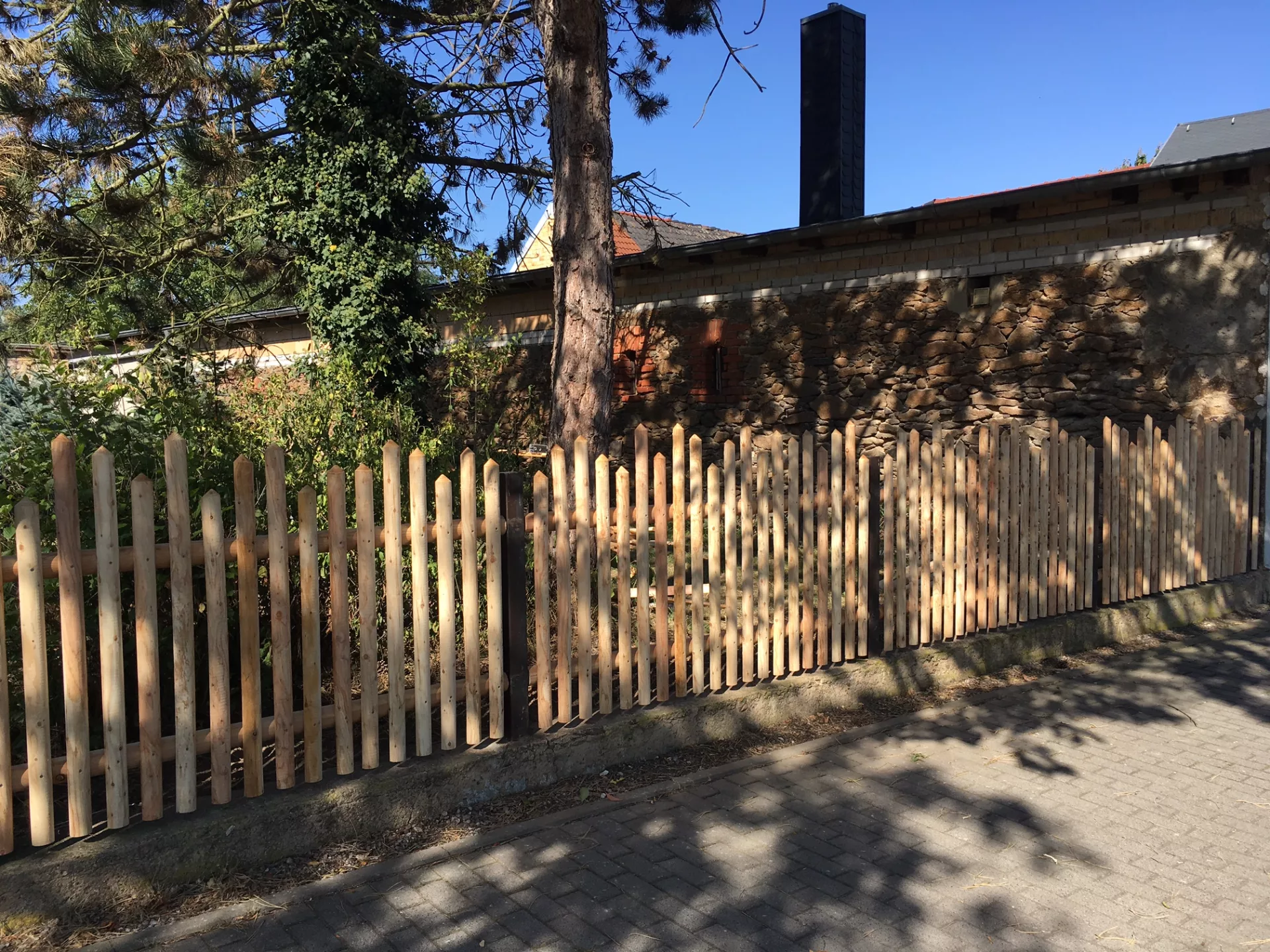 Holzzaun aus Lärchenholz, unbehandelt