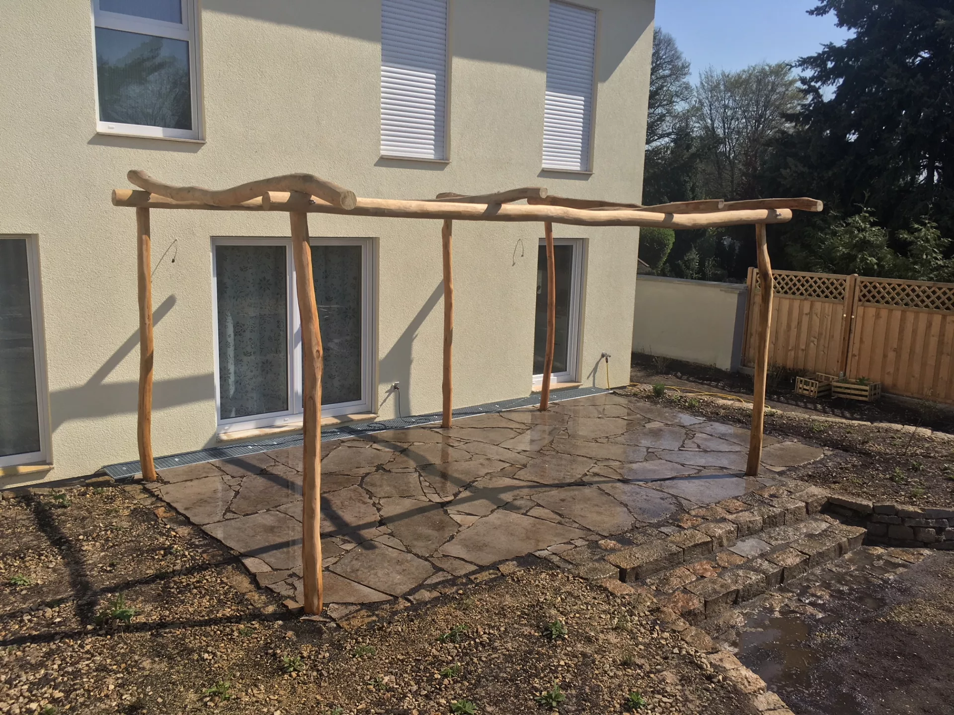 Terrasse aus Kirchheimer Muschelkalk Polygonalplatten