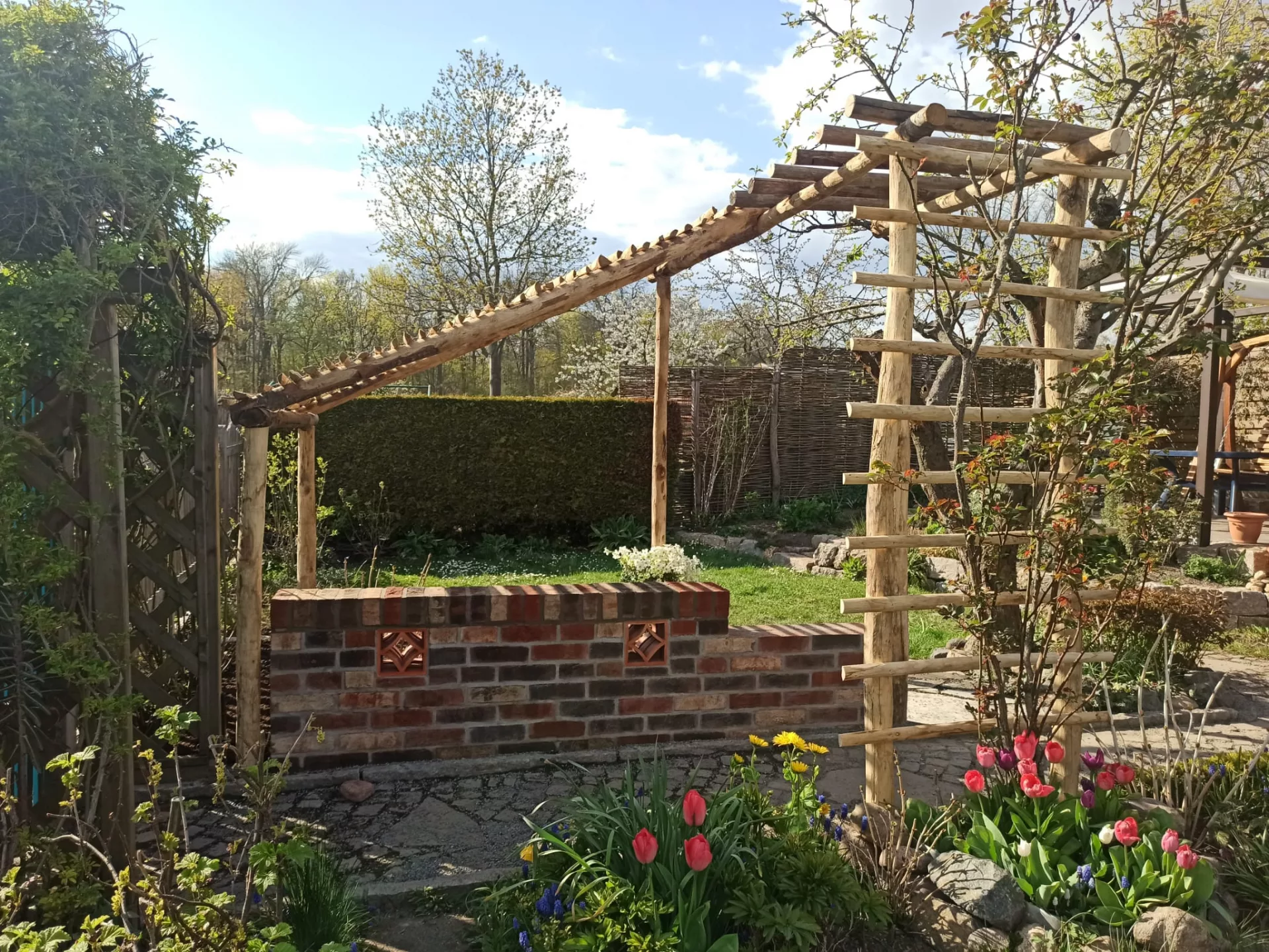 Pergola aus Robinie & Esskastanie